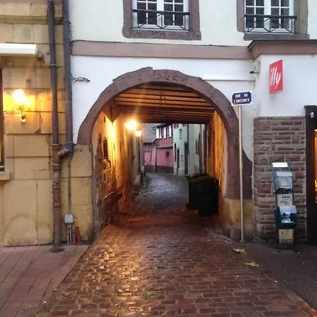 At In The Center Of Apartman *